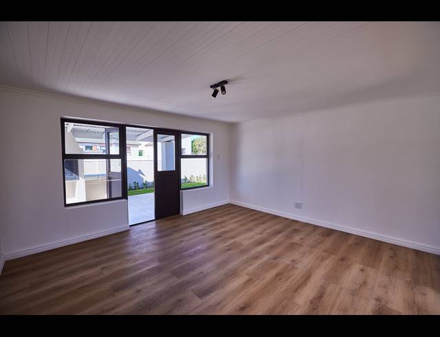 3 BEDROOM FREEHOLD FOR SALE IN MILKWOOD PARK